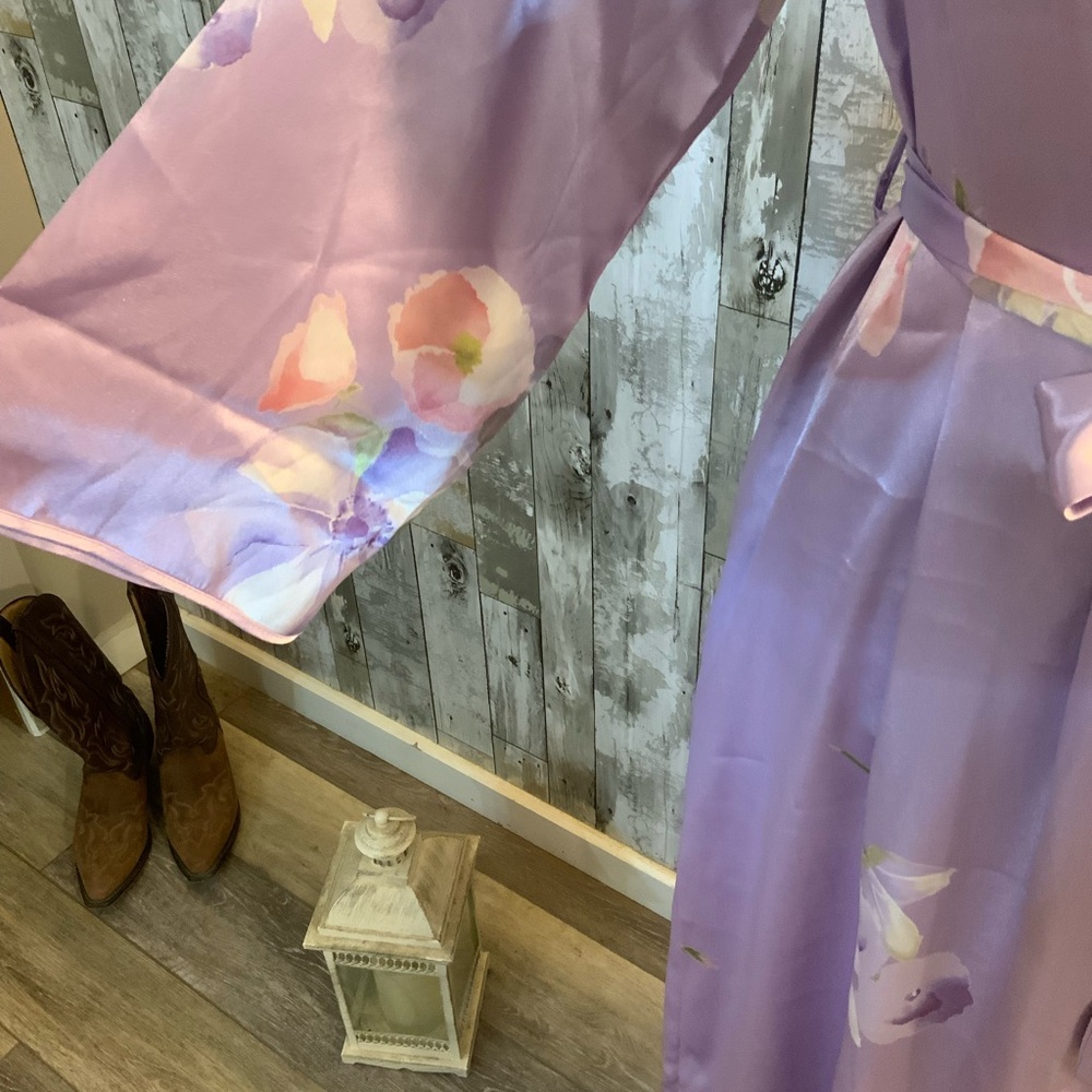 Jones New York Floral Purple Satin Robe. Size L/XL - Picture 4 of 7